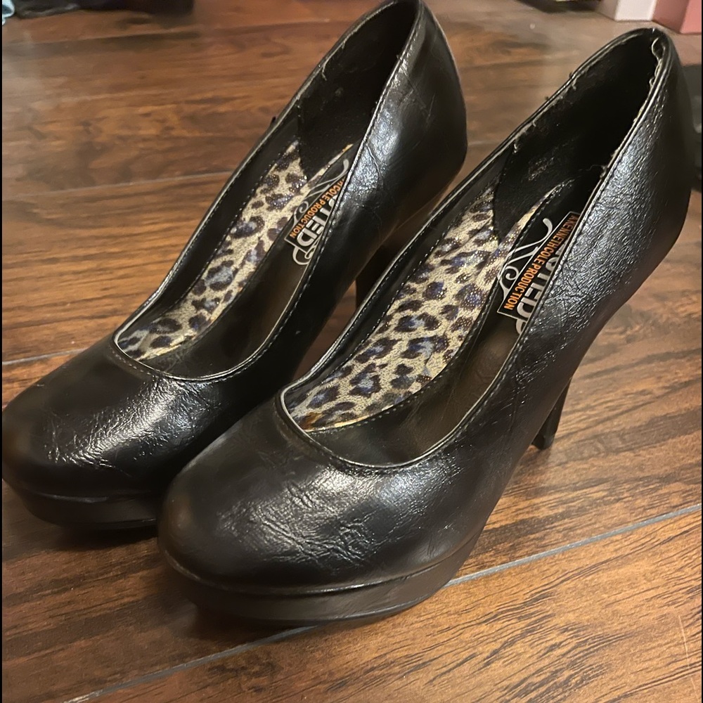 Never worn. Brand name is Unlisted Kenneth Cole